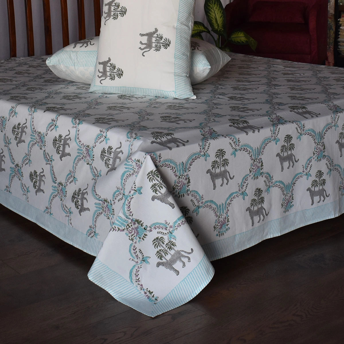 Cool Breathable Percale Bedspread with 2 Pillow Cases