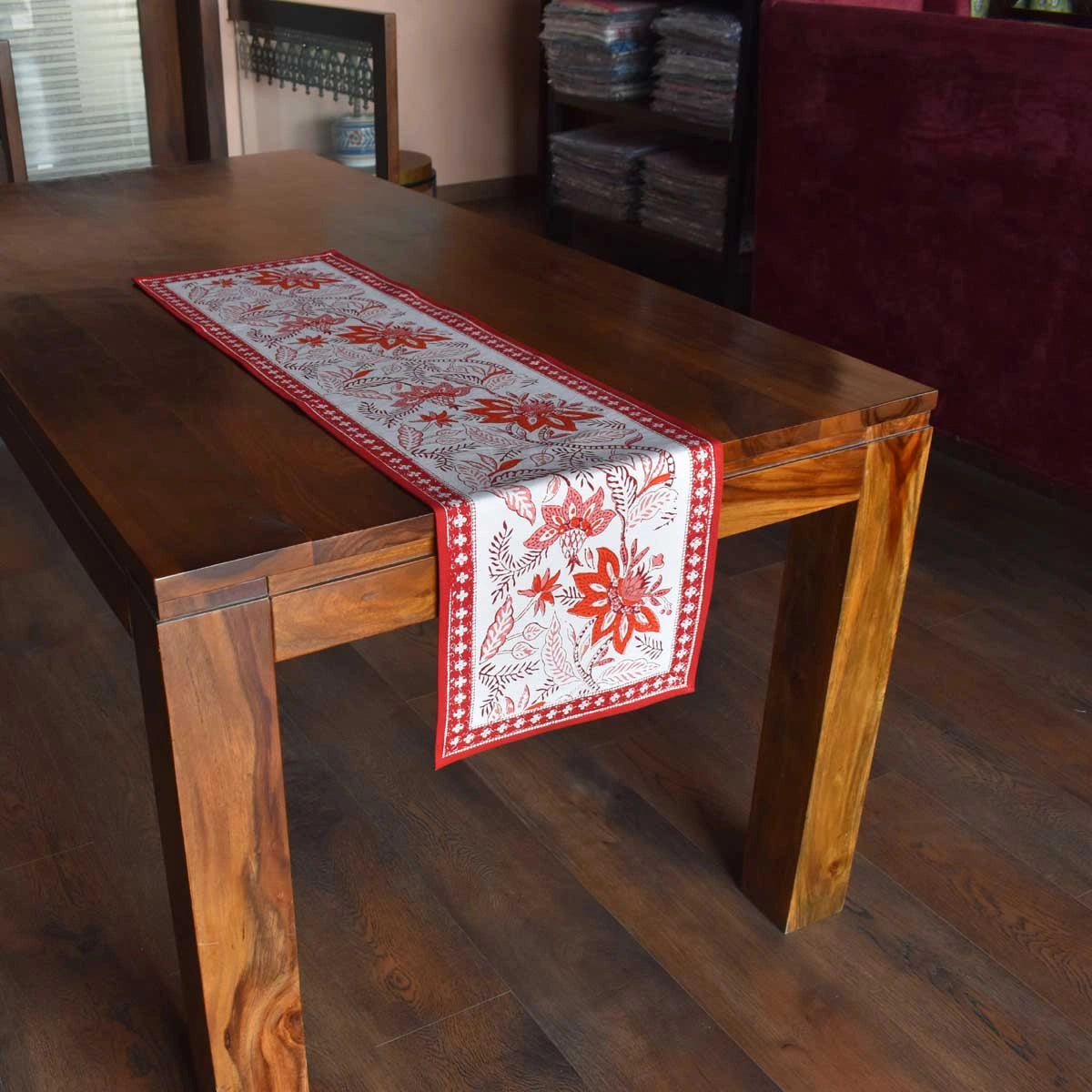 Short Table Runner Bossanova Red Open