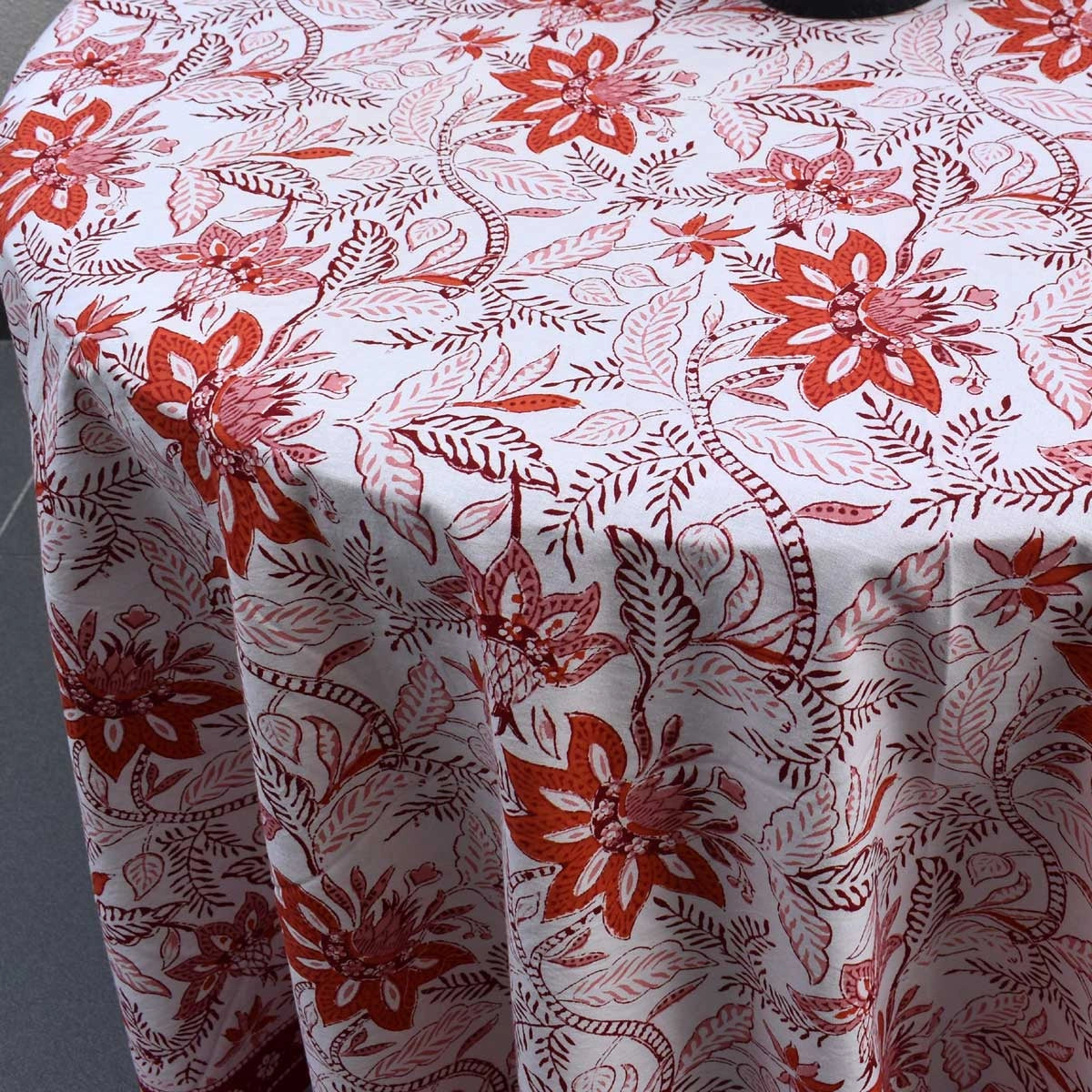Round Dining Tablecloth Bossanova Red Open