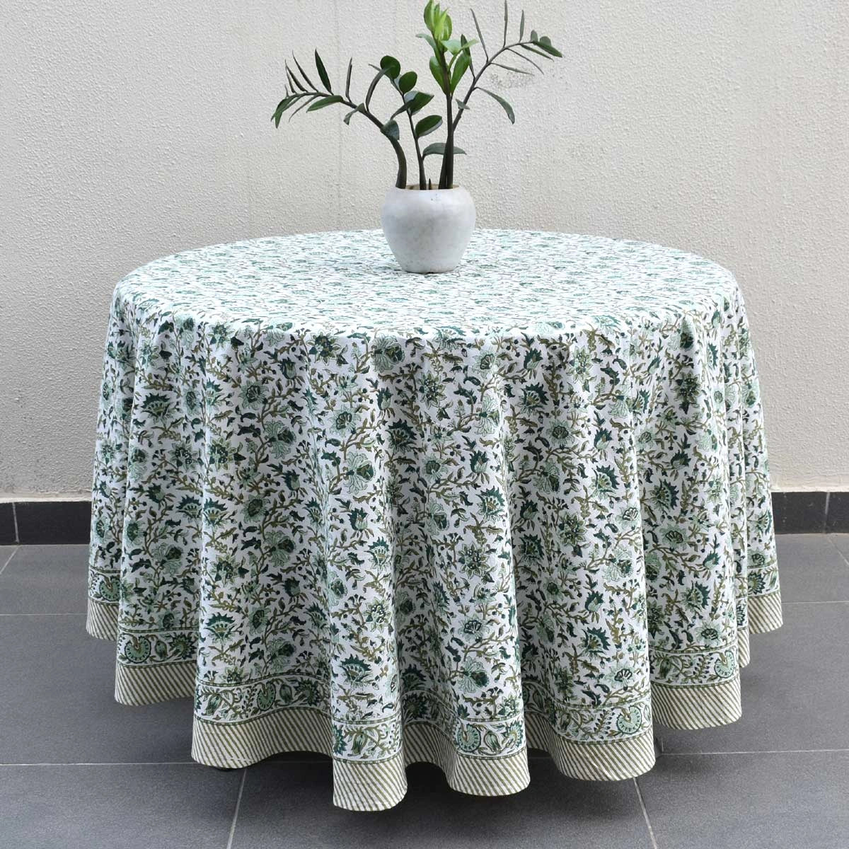 Fine Cotton Round Tablecloth For Circular Gatherings | Hari Bagia Jaal 605170