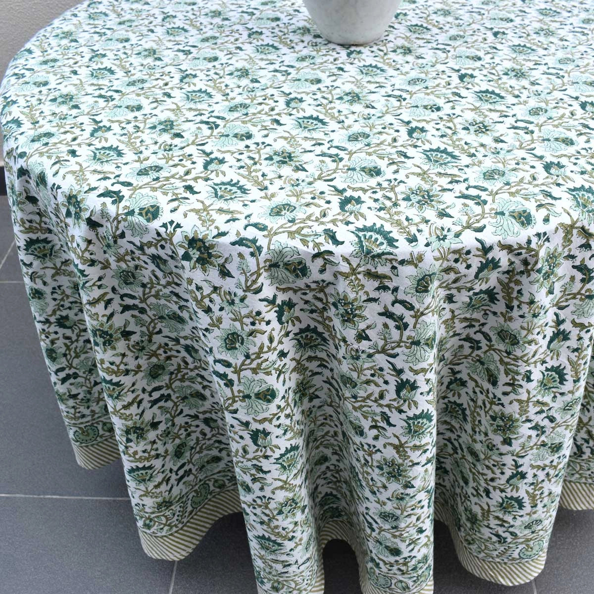 Fine Cotton Round Tablecloth For Circular Gatherings | Hari Bagia Jaal 605170
