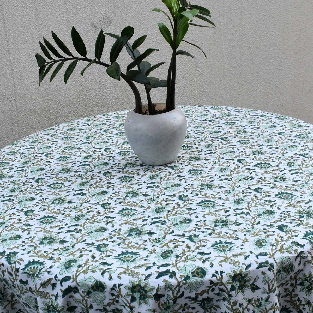 Fine Cotton Round Tablecloth For Circular Gatherings | Hari Bagia Jaal 605170