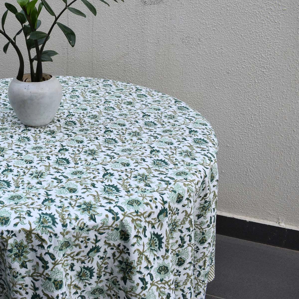 Fine Cotton Round Tablecloth For Circular Gatherings | Hari Bagia Jaal 605170