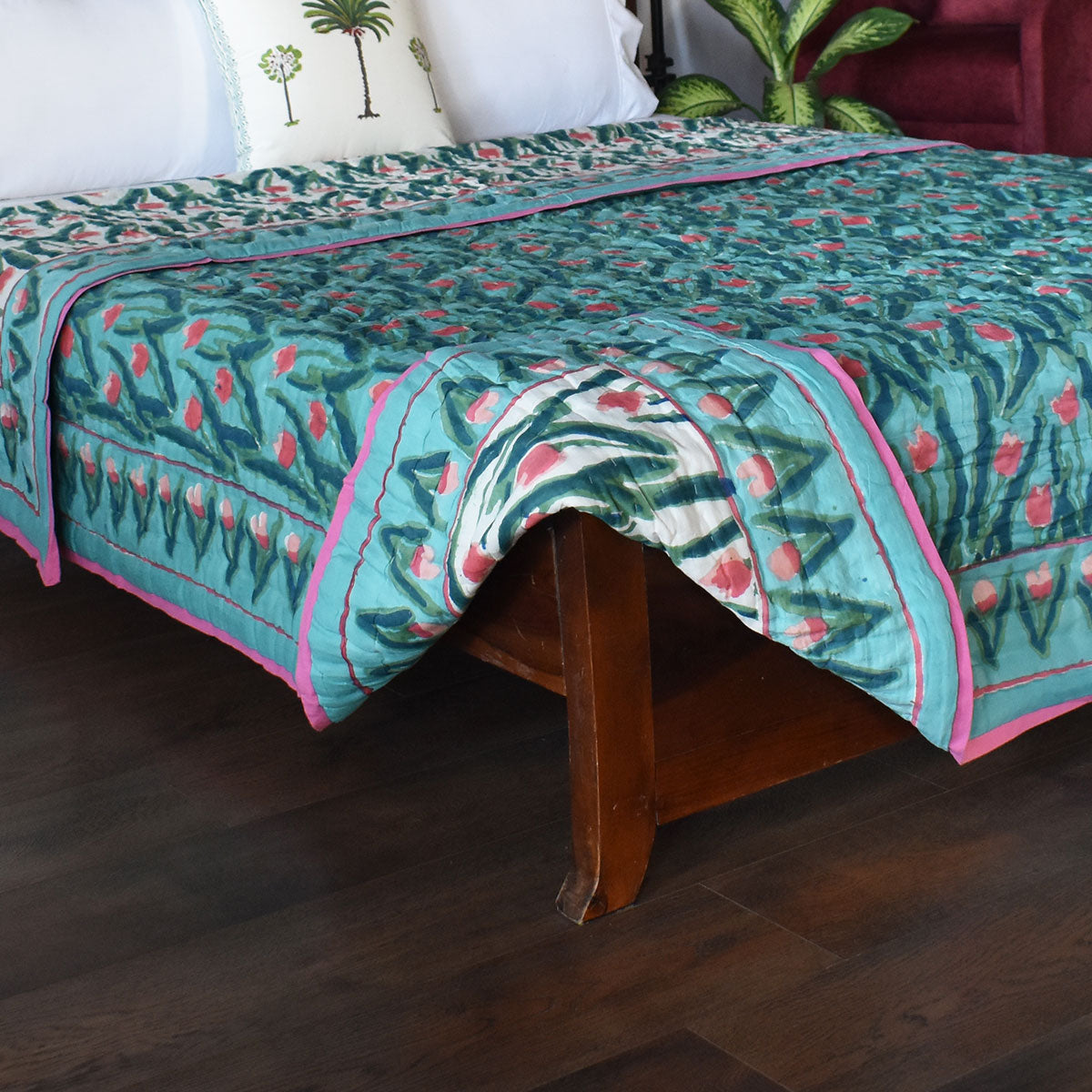 •	Eco-friendly King Size Quilt | Lambi Patti Tulip 101497