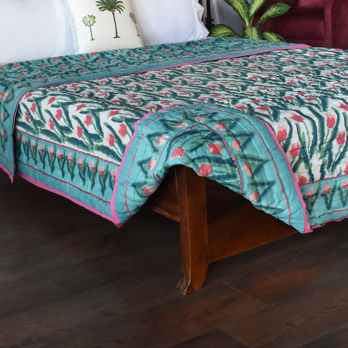 •	Eco-friendly King Size Quilt | Lambi Patti Tulip 101497