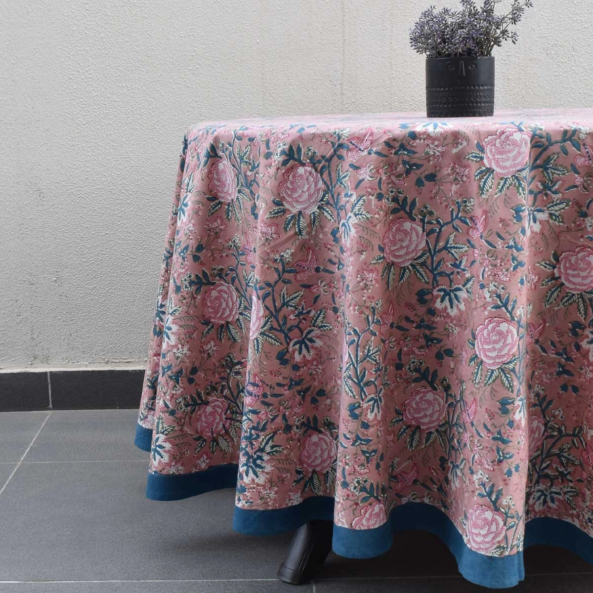 Festive Round Table Cover Gift Misty Rose Gud
