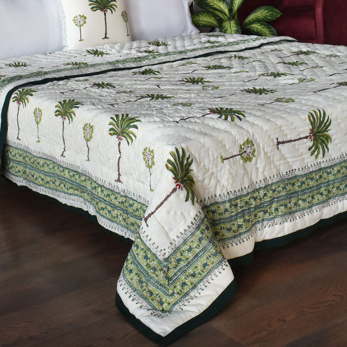 •	Lightweight Summer King Size Quilt | Palm Tree Green 109024