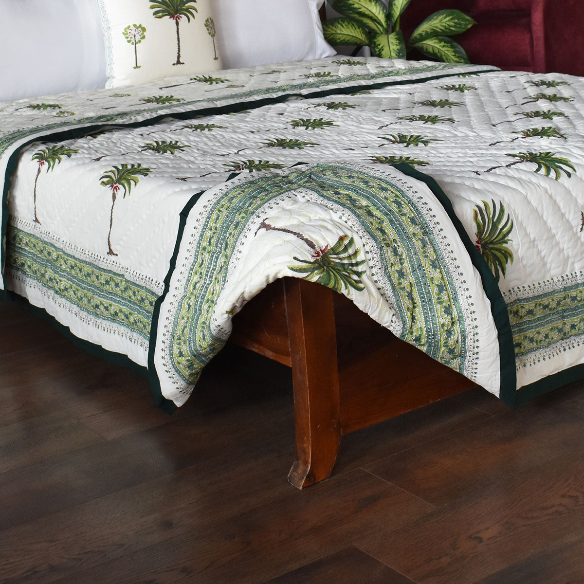 •	Lightweight Summer King Size Quilt | Palm Tree Green 109024