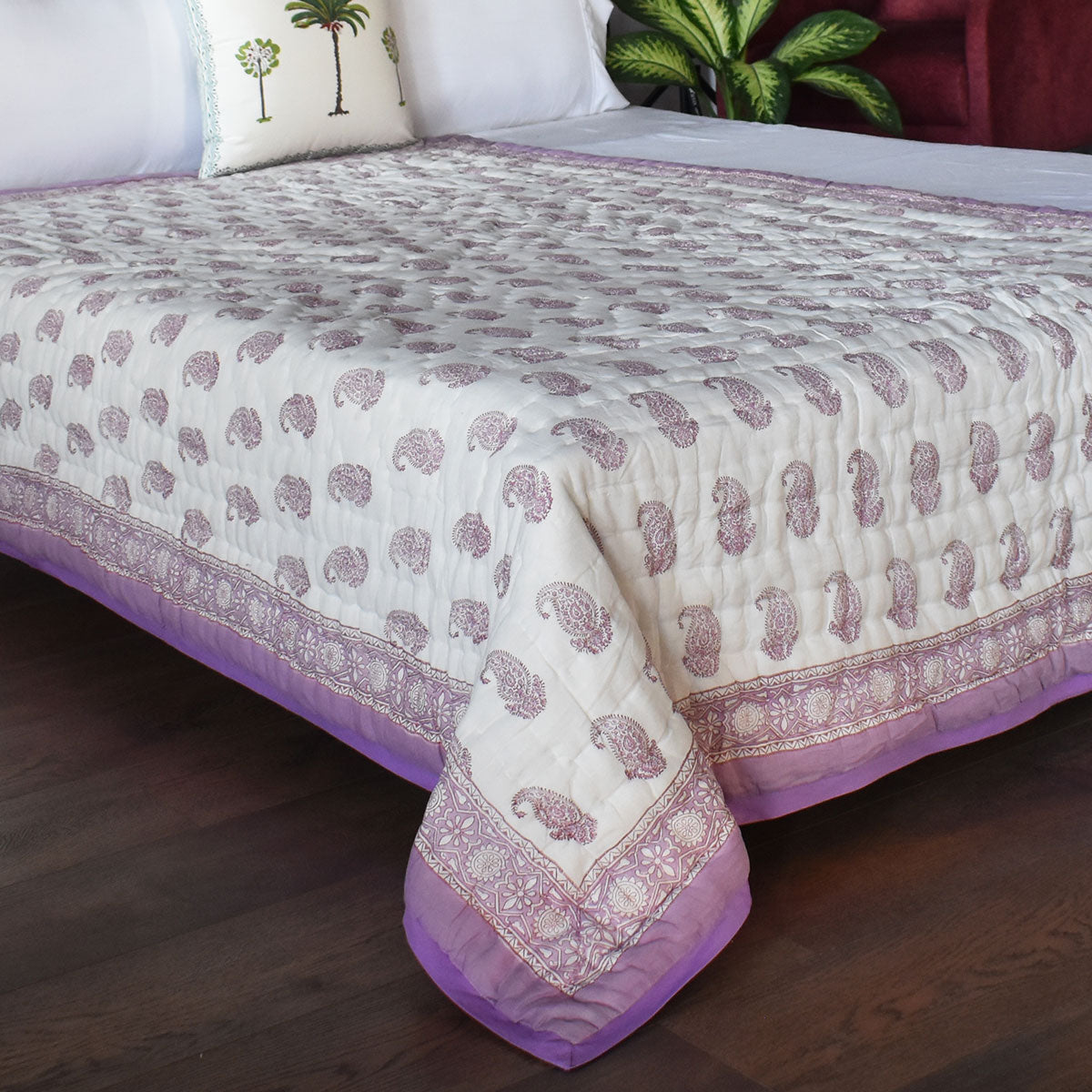 Jaipur Quilt For Single Bed |  Dazzling Violet Palace 251208