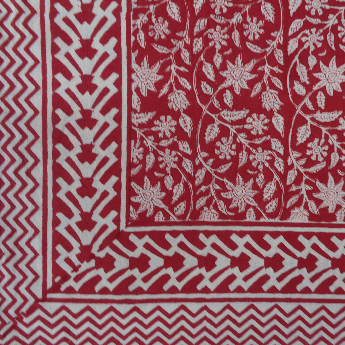 Tablecloth 180x270 cms | Crimson Bloom 202408